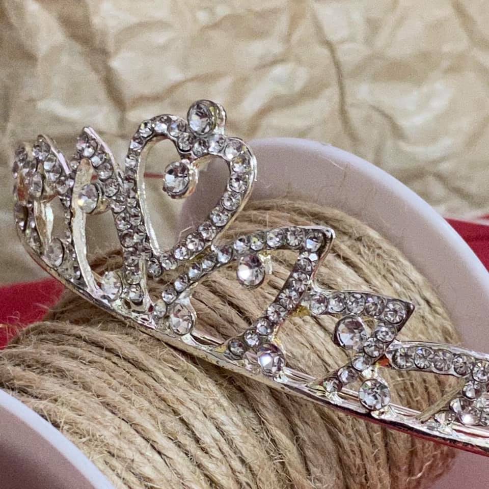 1016-tiara-gia-ta-mallia-korona-asimenia-me-stras-02