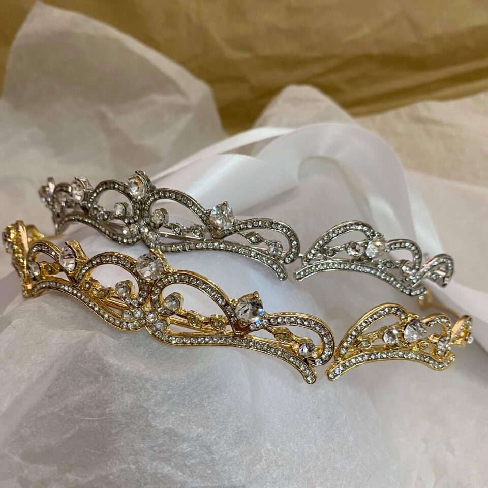 1021-tiara-gia-ta-mallia-korona-asimi-me-stras-12