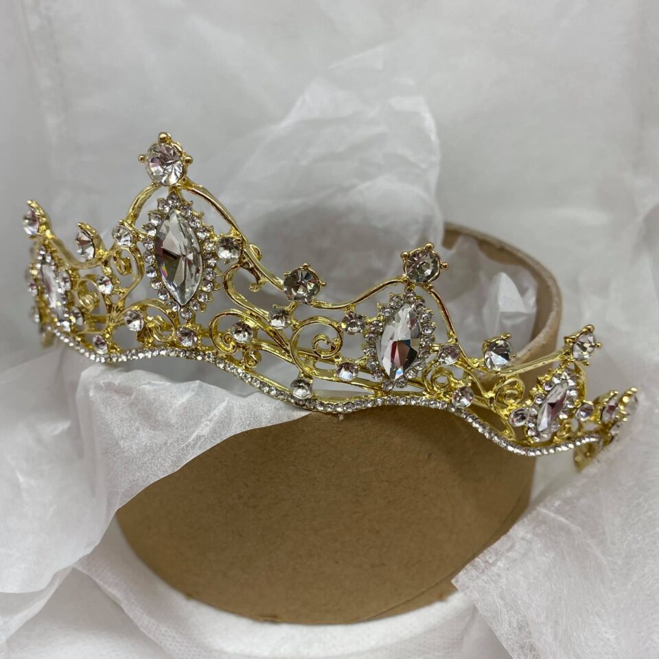 1026-tiara-gia-ta-mallia-korona-ixrisi-me-megala-stras-01